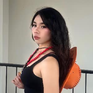 shes back! join now! help Q 🙏